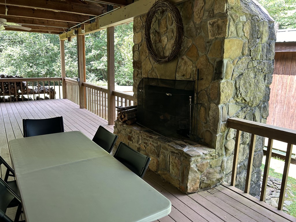 115 Flora Lane