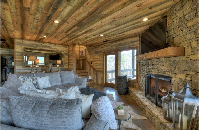 435 Foster Cove Road
