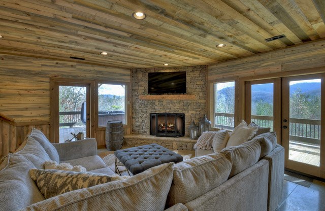 435 Foster Cove Road
