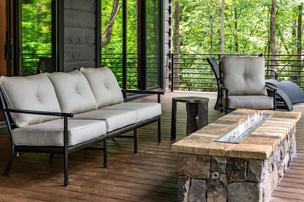 453 Settlers Ridge Road