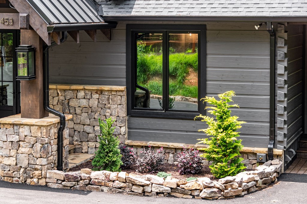 453 Settlers Ridge Road