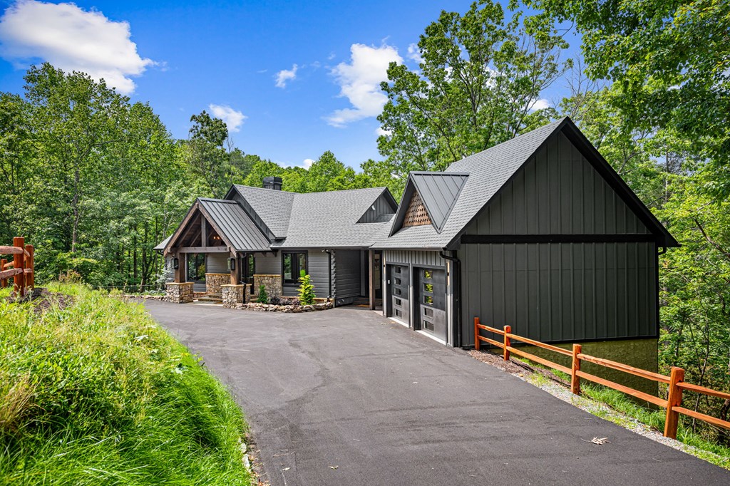 453 Settlers Ridge Road