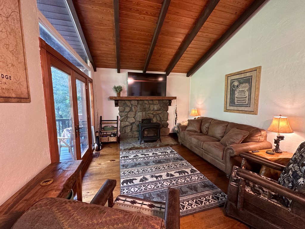 916 Riverside Lane
