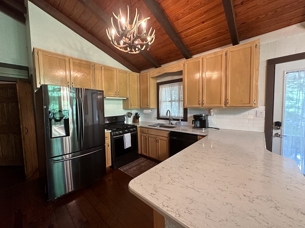 916 Riverside Lane