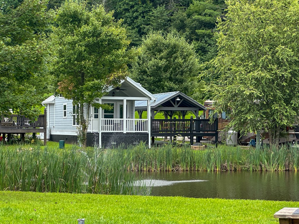 8 Mountain Meadows Drive