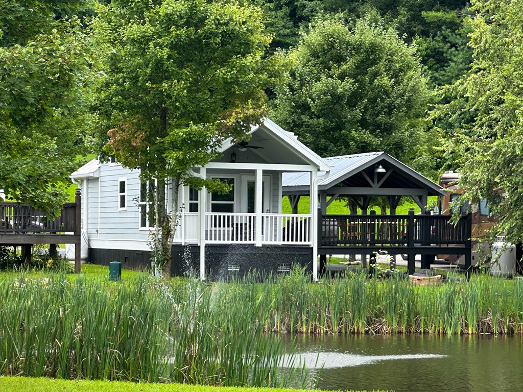 8 Mountain Meadows Drive