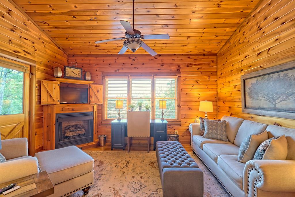 13 Spring Ridge Trail