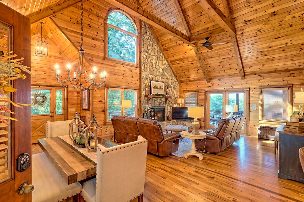 13 Spring Ridge Trail