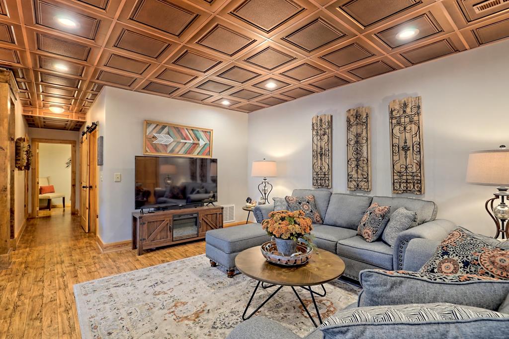 13 Spring Ridge Trail