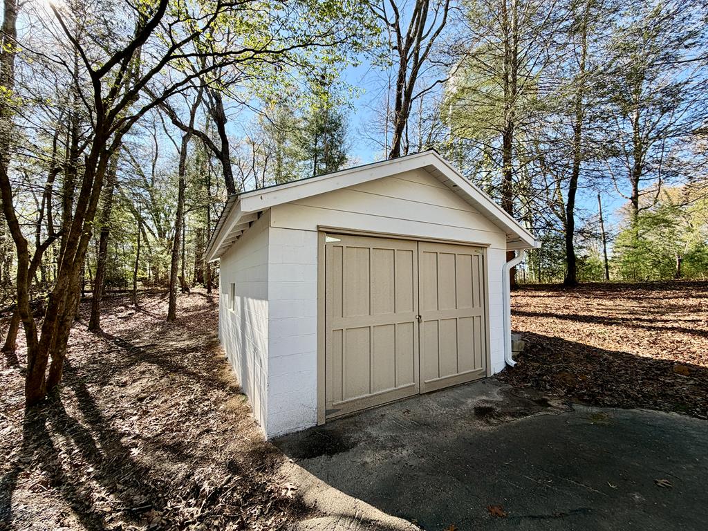 51 Lakeview Circle