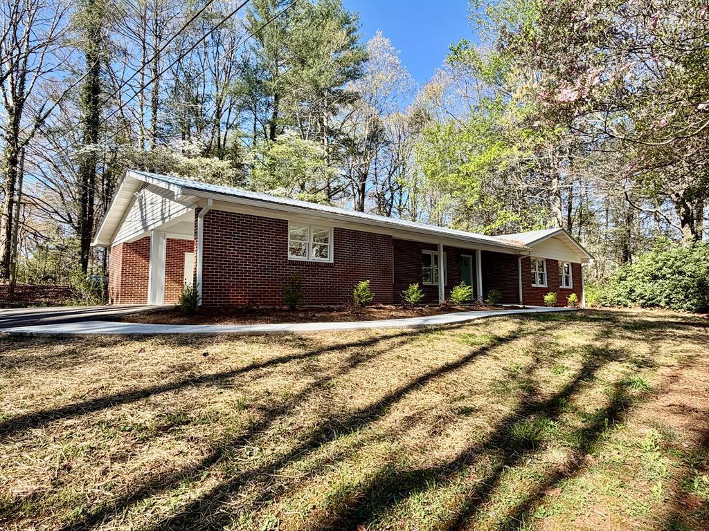 51 Lakeview Circle