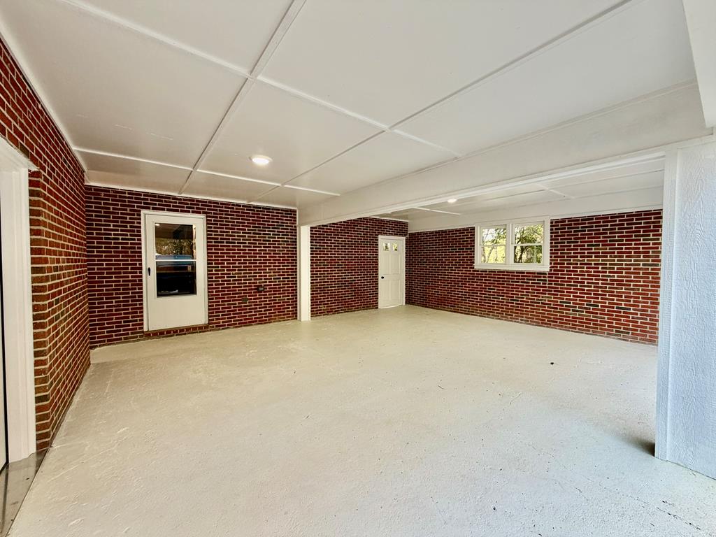 51 Lakeview Circle