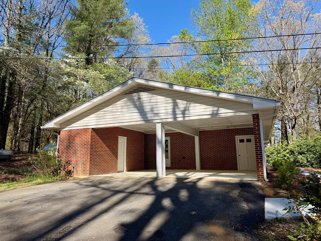 51 Lakeview Circle