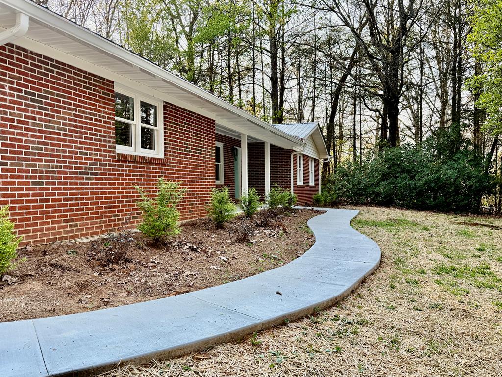51 Lakeview Circle