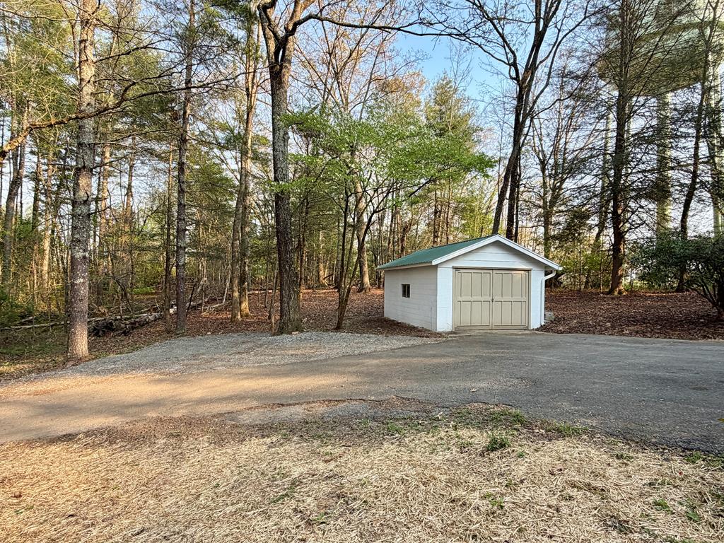 51 Lakeview Circle