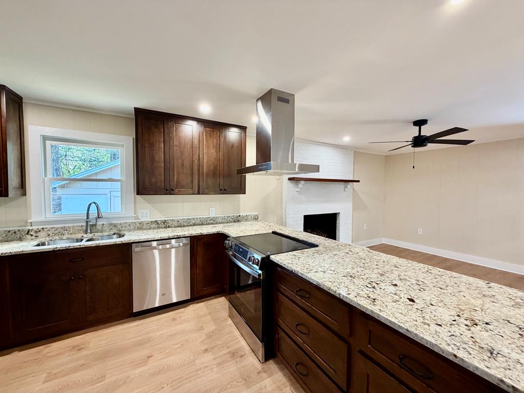 51 Lakeview Circle