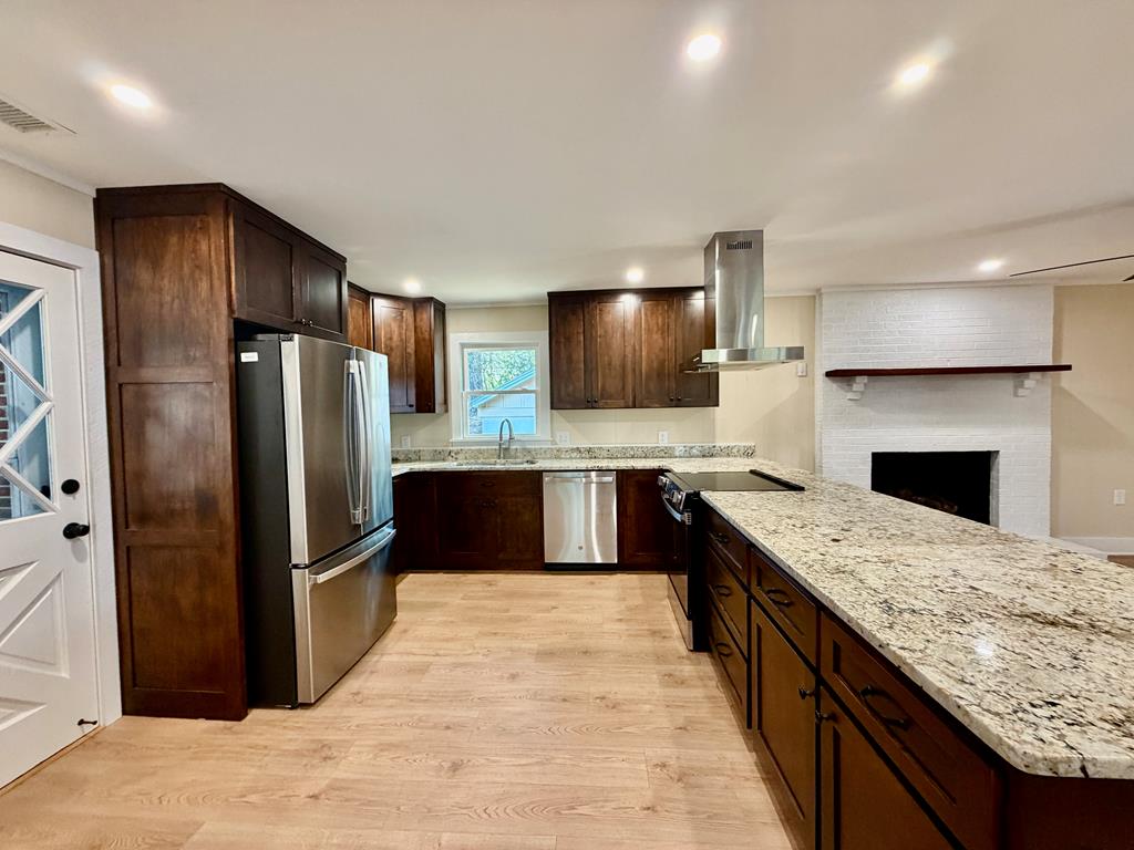 51 Lakeview Circle