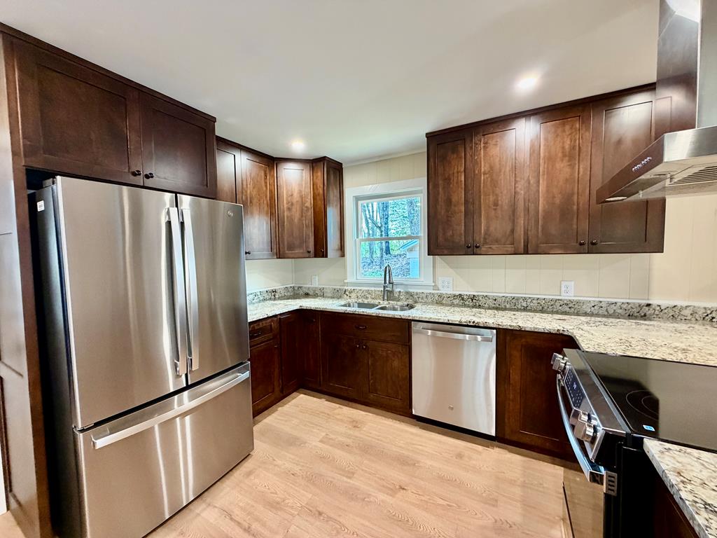 51 Lakeview Circle