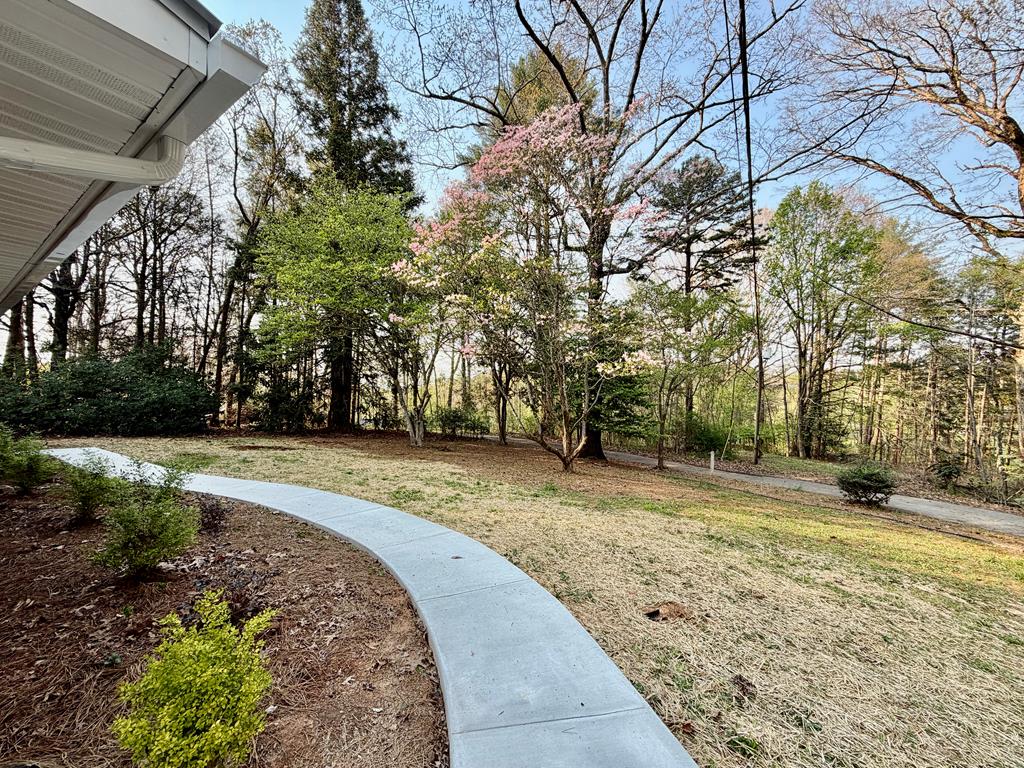 51 Lakeview Circle