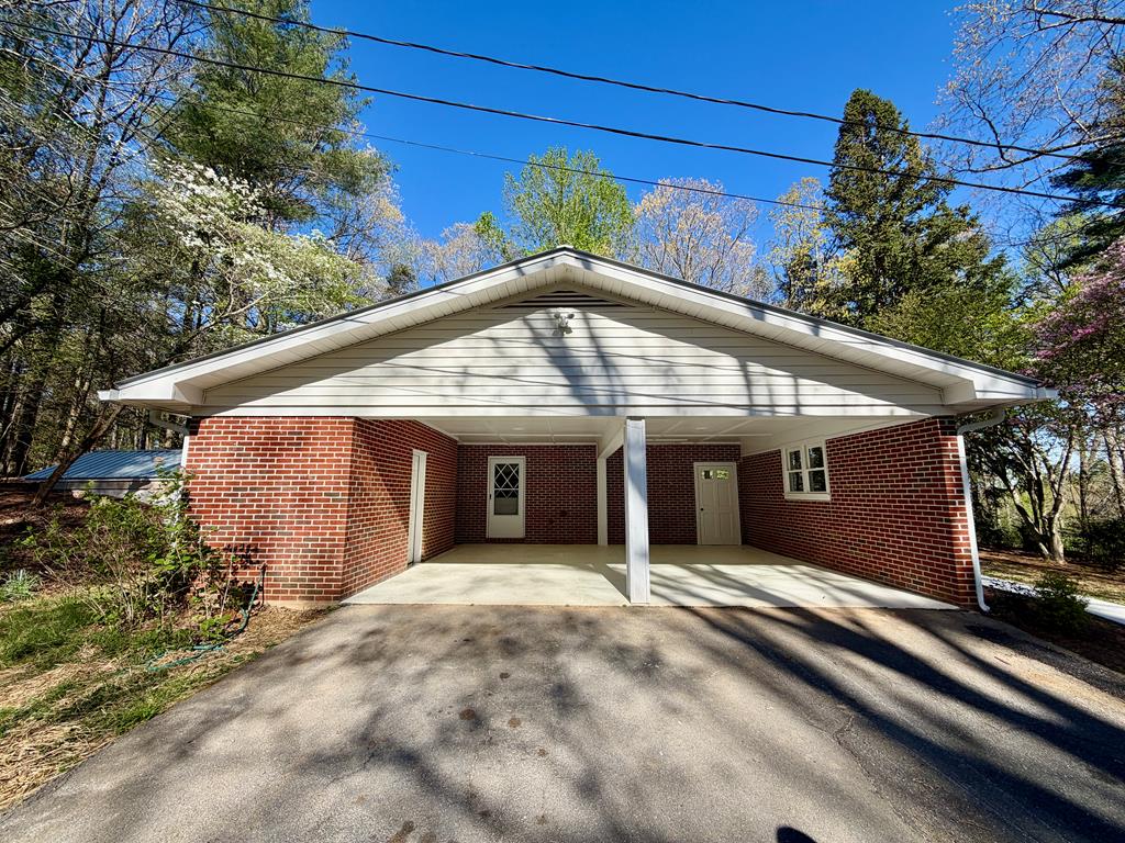 51 Lakeview Circle