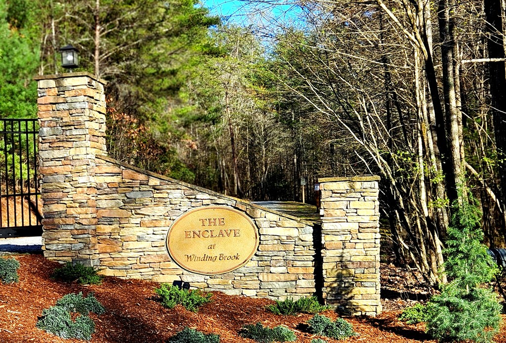 211 Winding Brook Trail