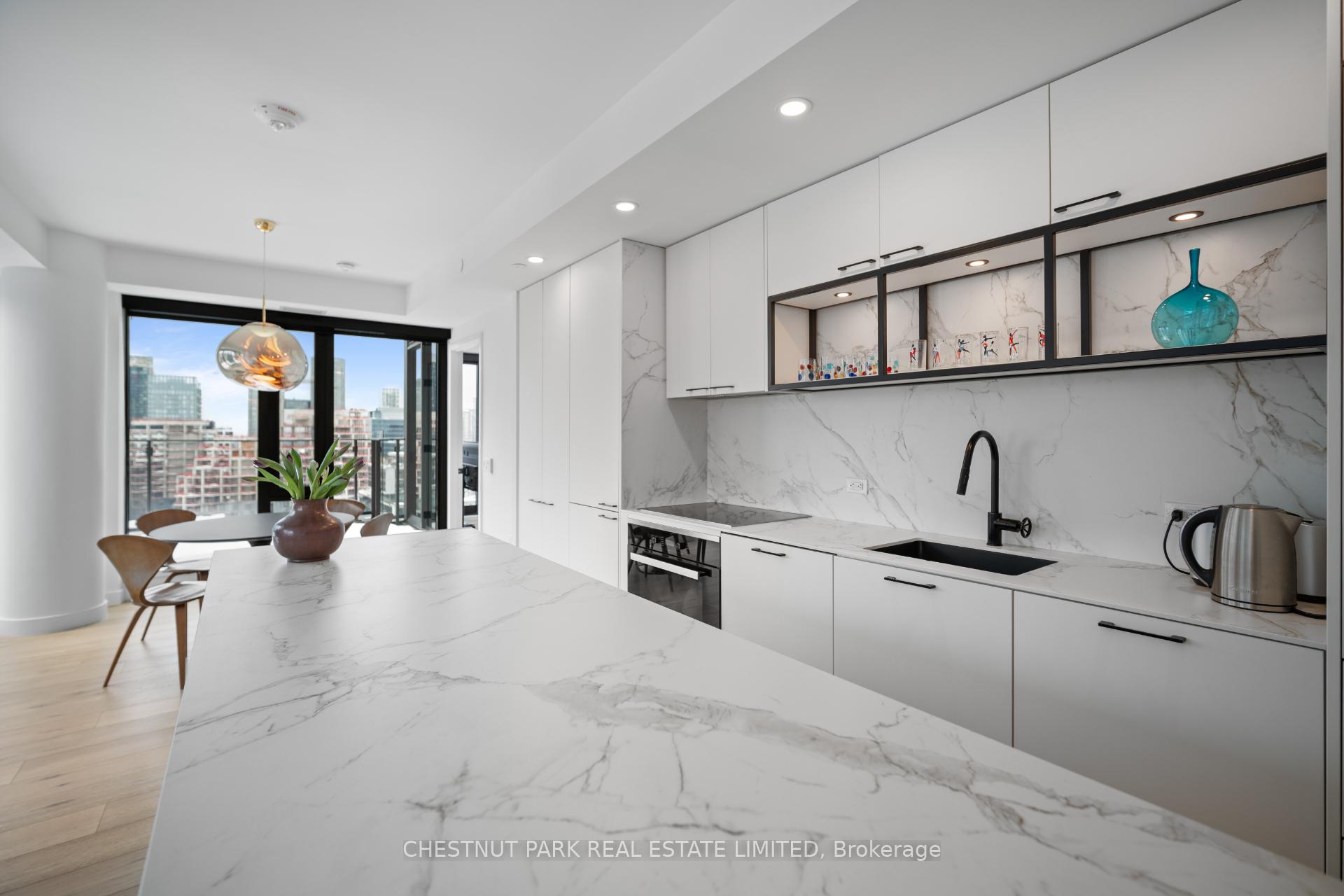 505 Richmond Street W 1216