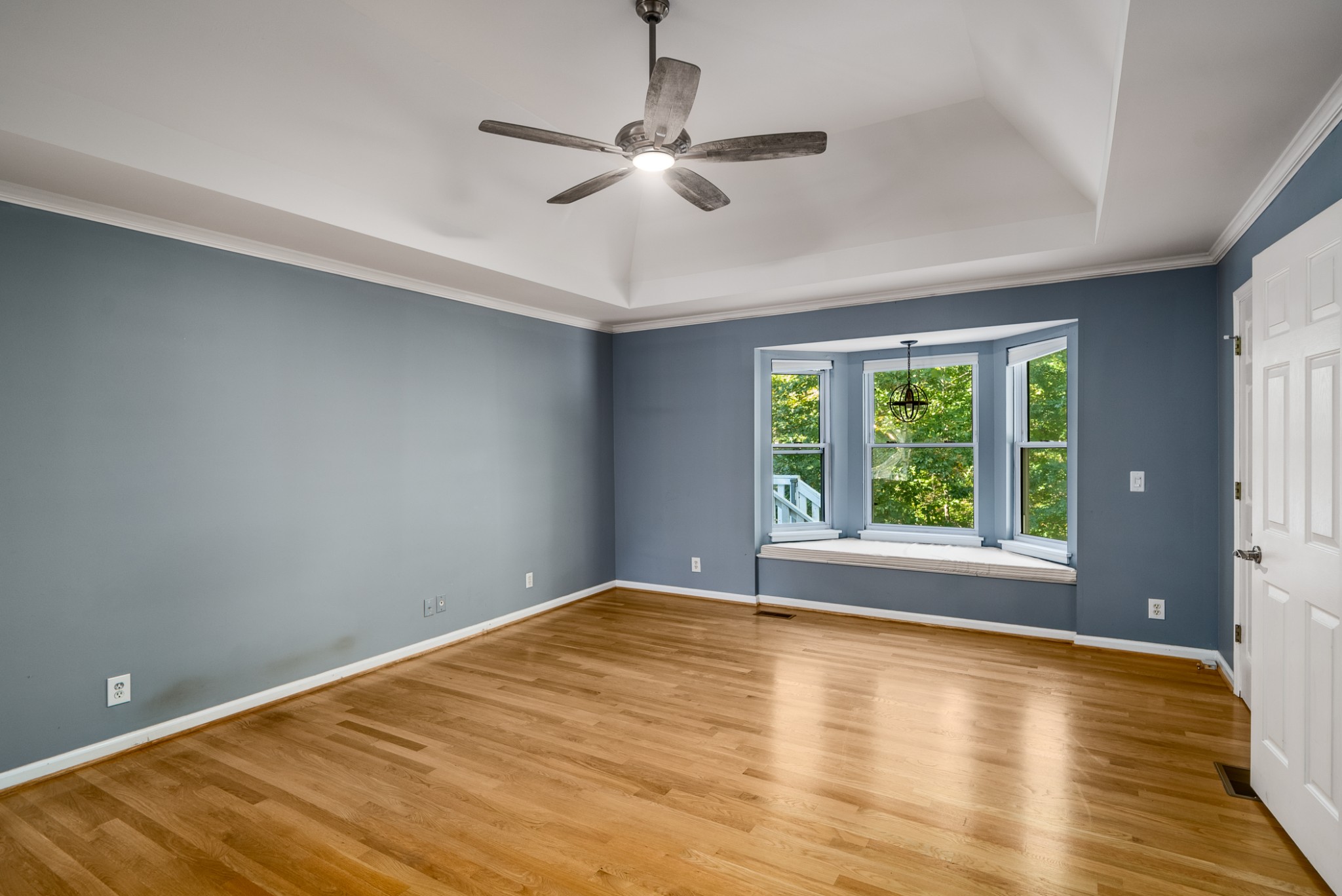 1050 Chickadee Trl