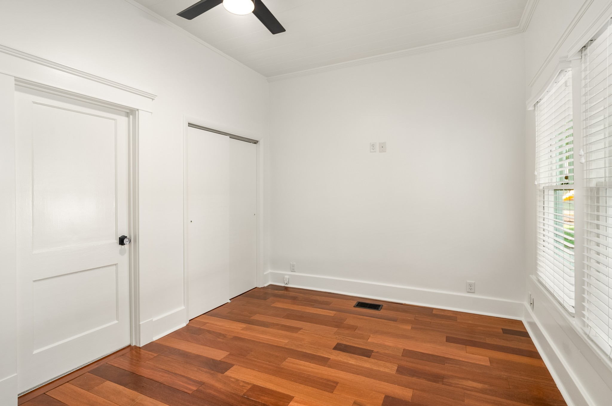 2600 W Linden Ave