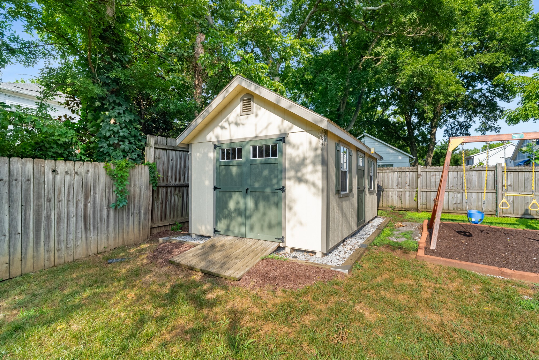 2600 W Linden Ave