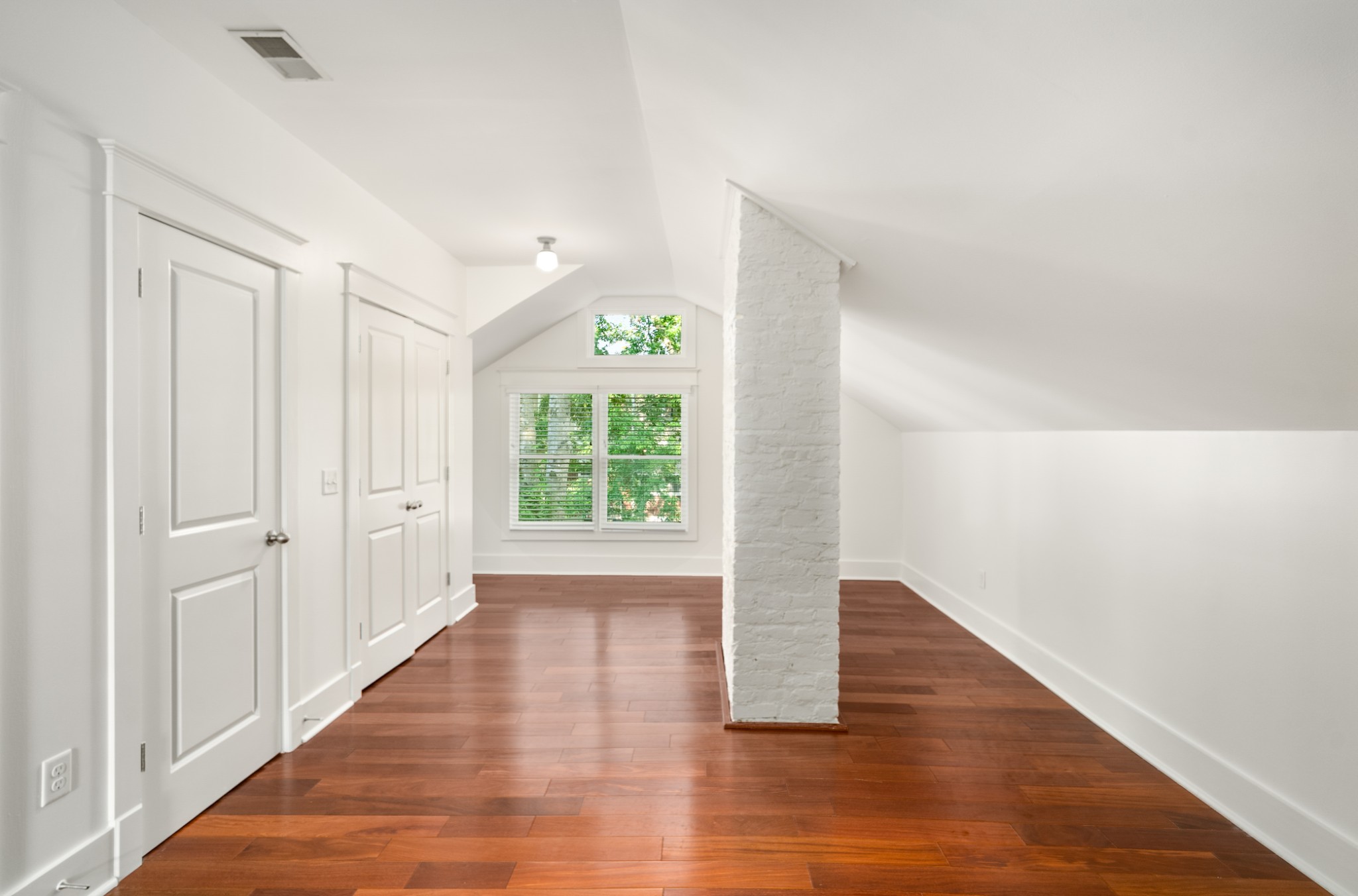 2600 W Linden Ave