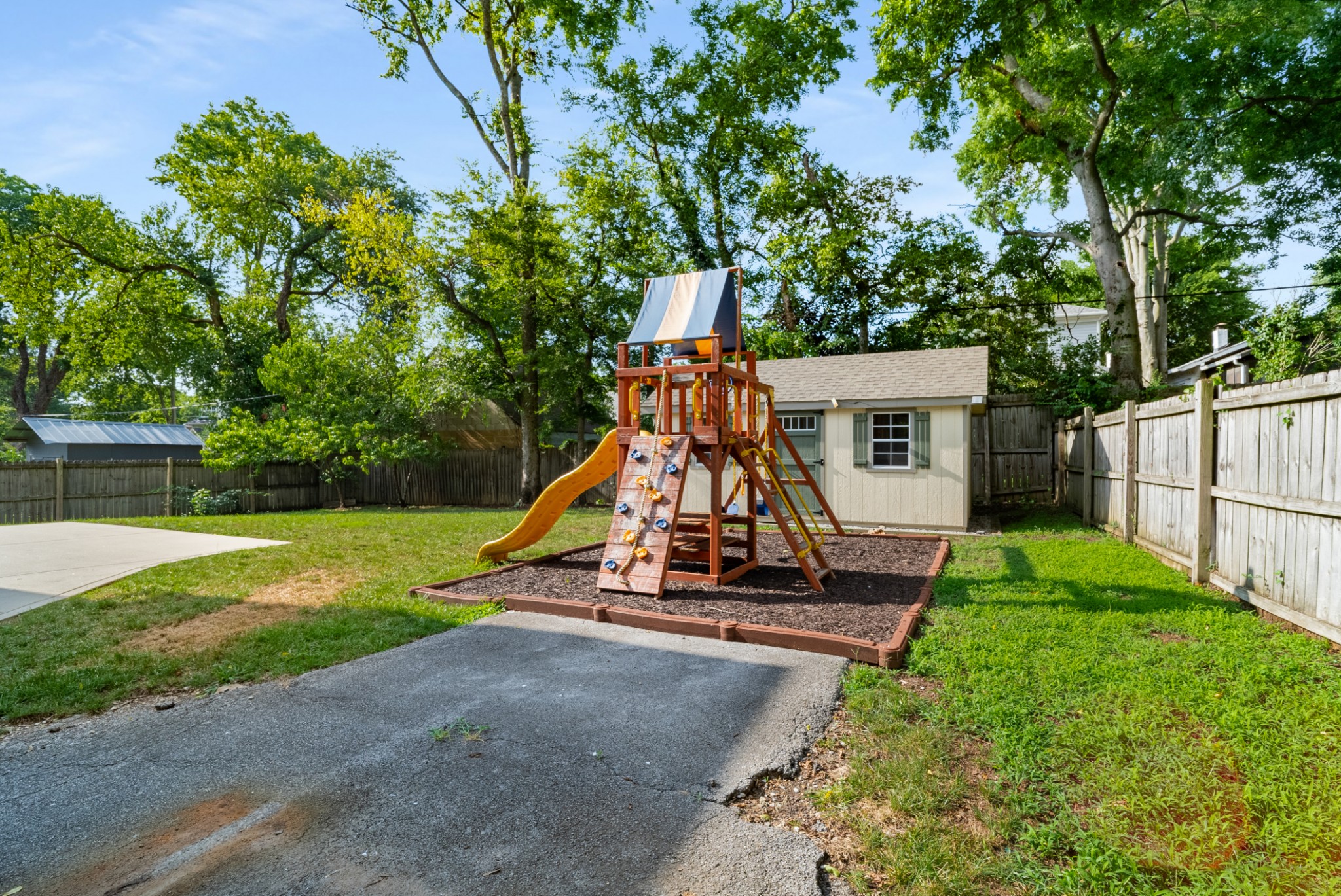2600 W Linden Ave