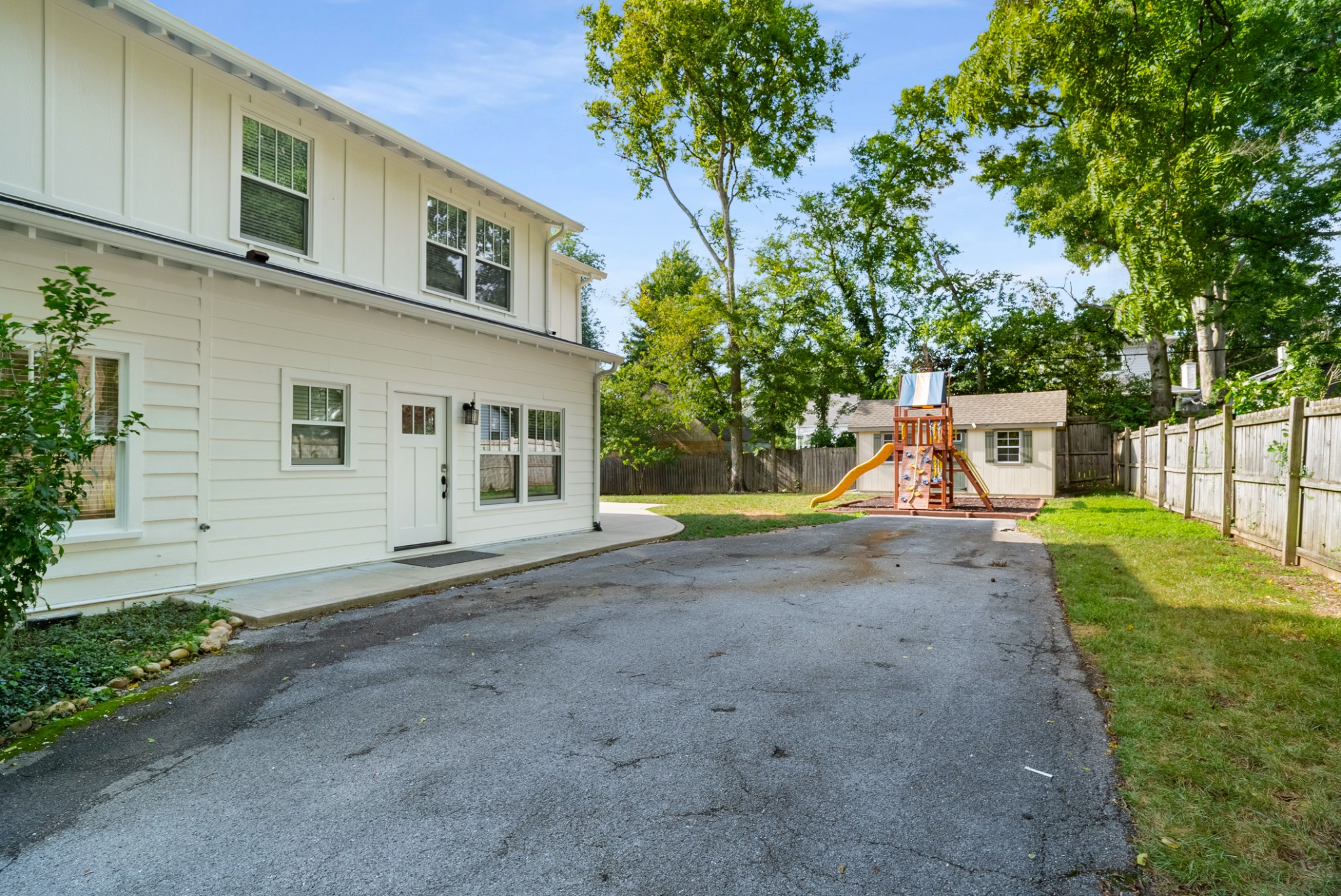 2600 W Linden Ave