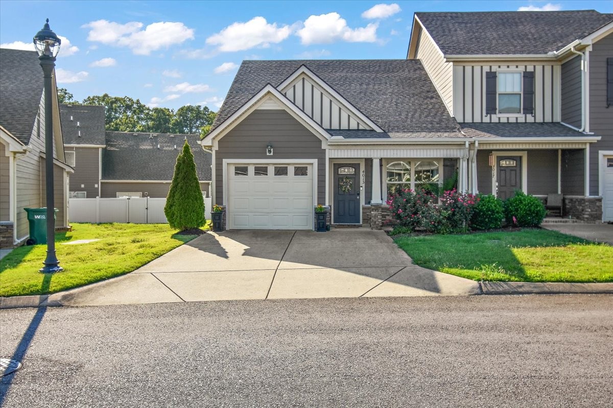 4015 Commons Dr