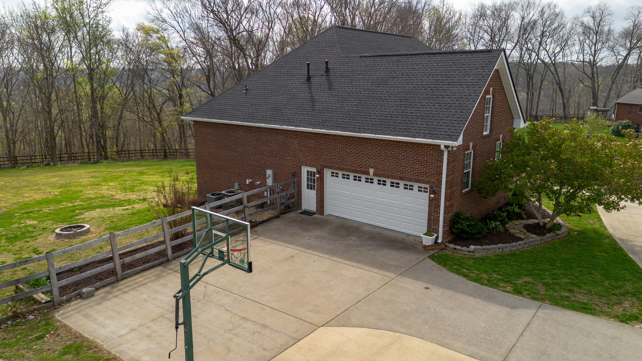 2060 Hickory Dr