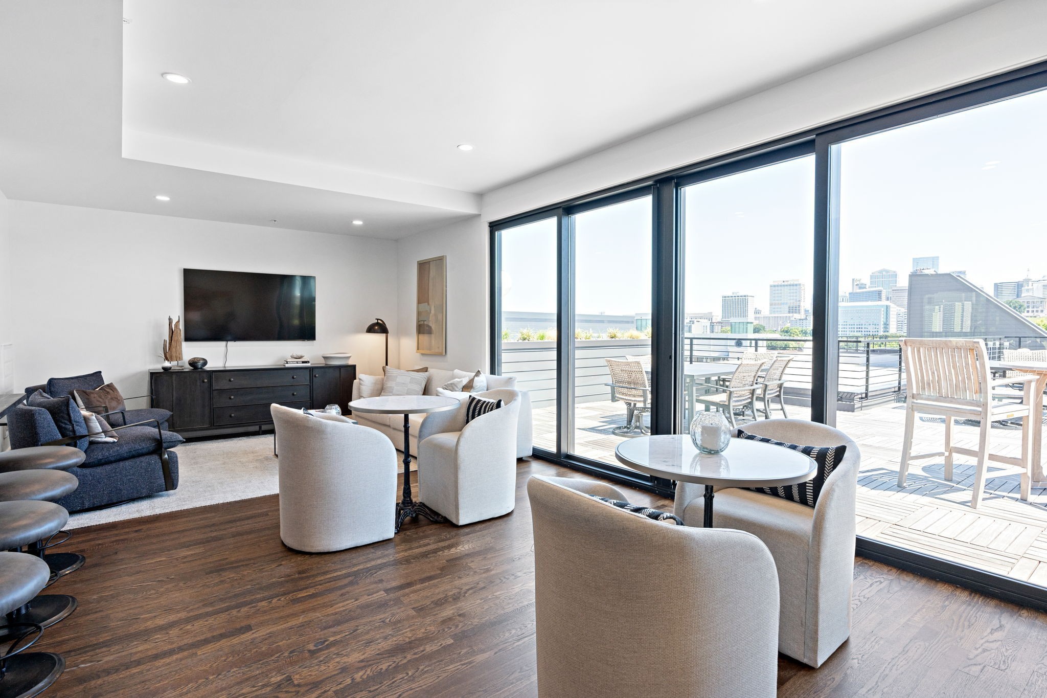 601 Madison St Unit: 210