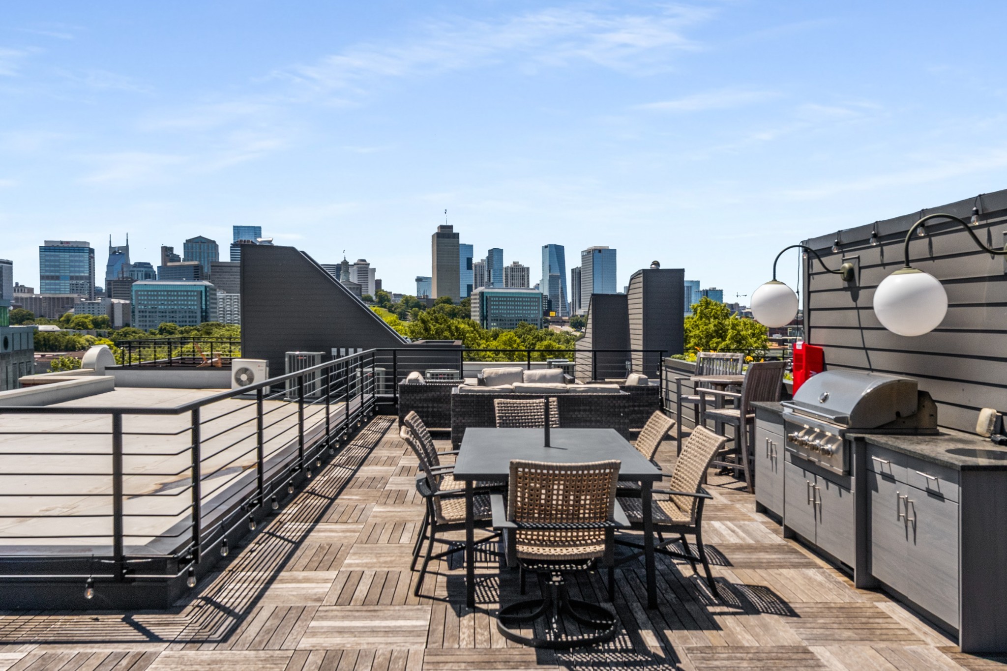 601 Madison St Unit: 210
