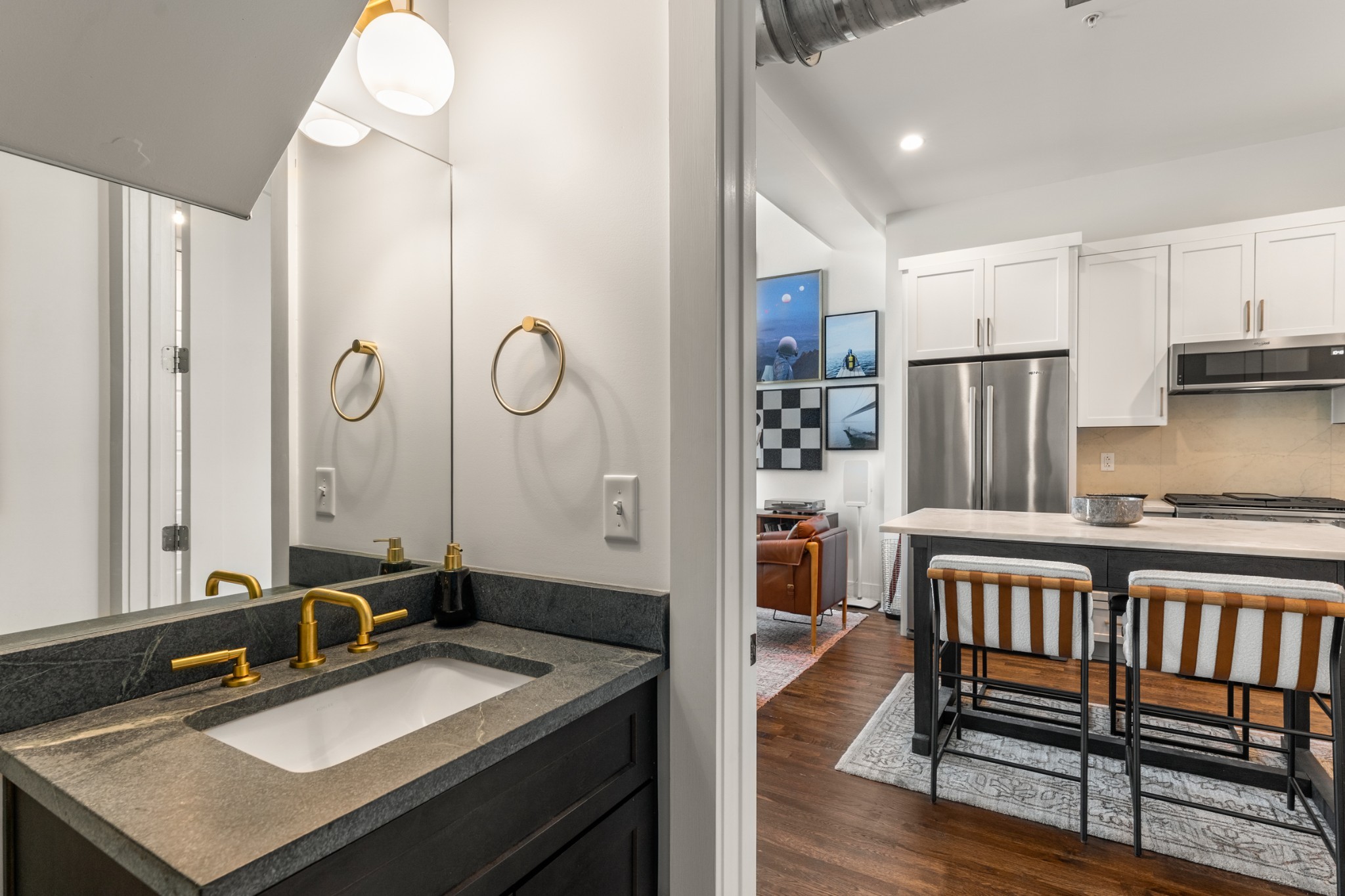 601 Madison St Unit: 210