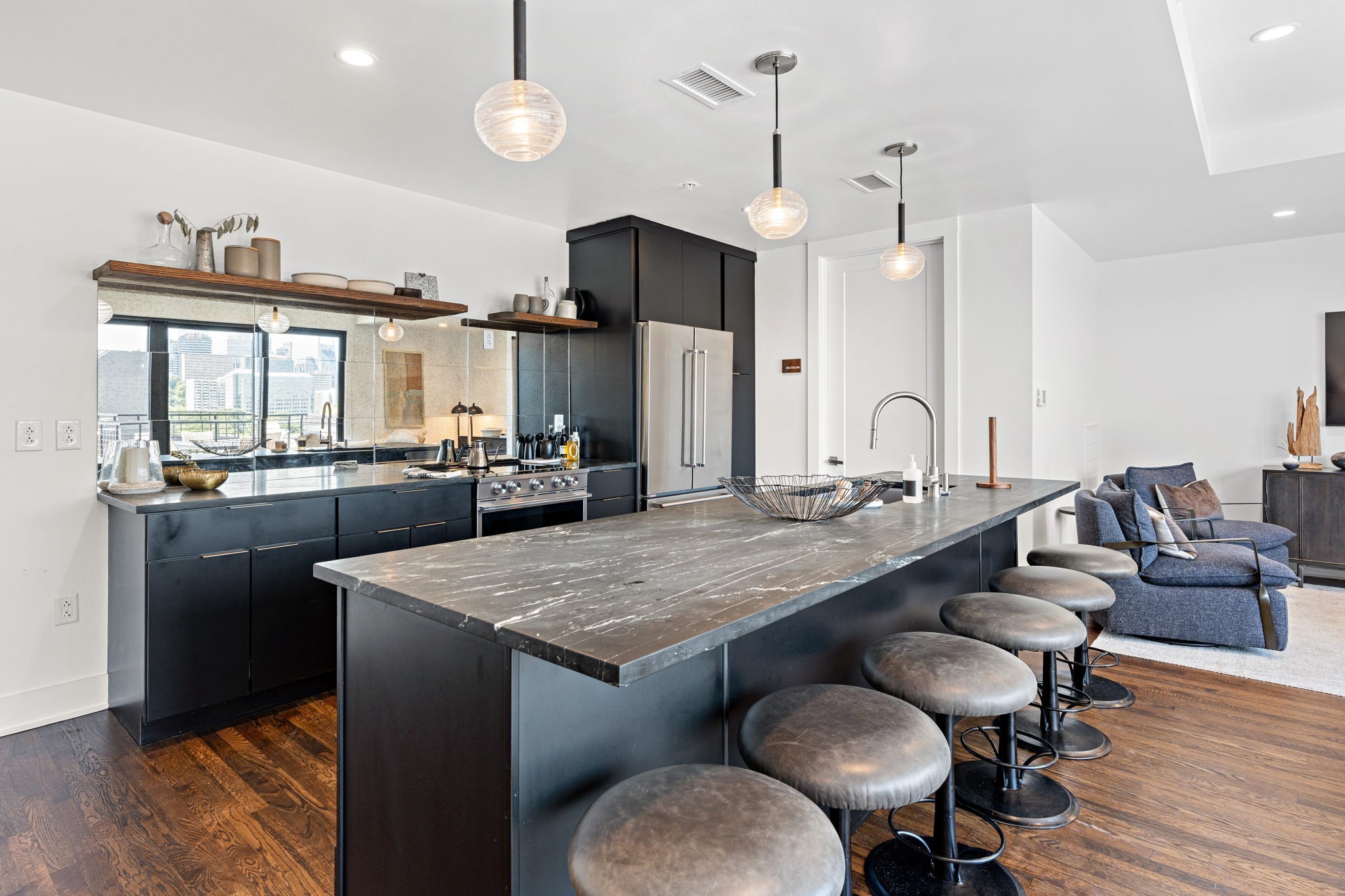 601 Madison St Unit: 210