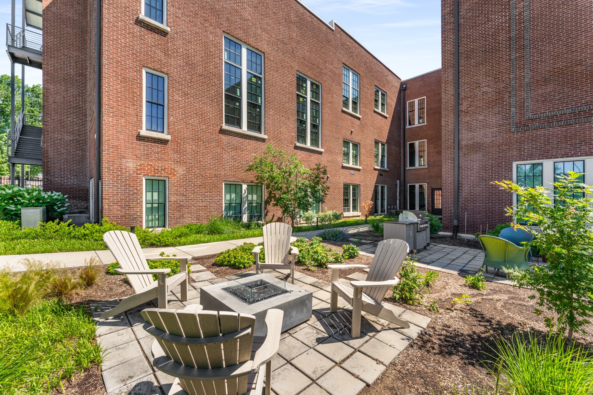 601 Madison St Unit: 210
