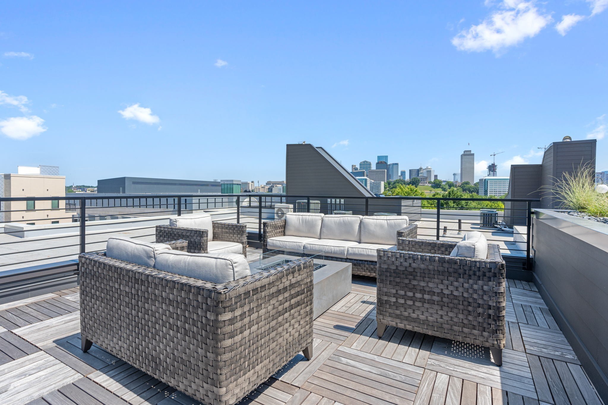 601 Madison St Unit: 210