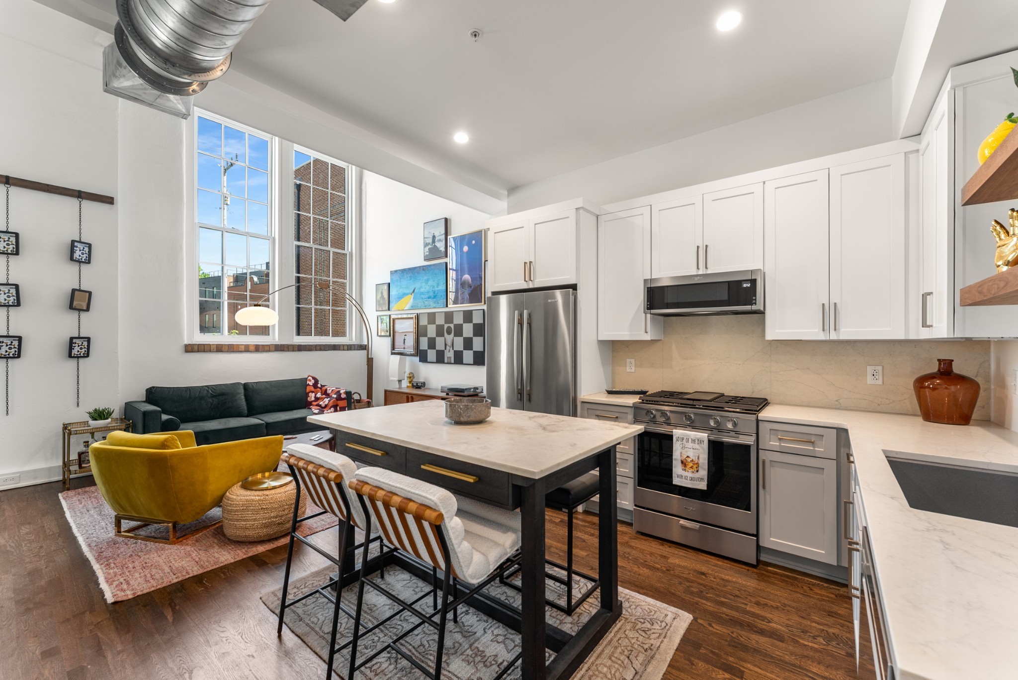 601 Madison St Unit: 210