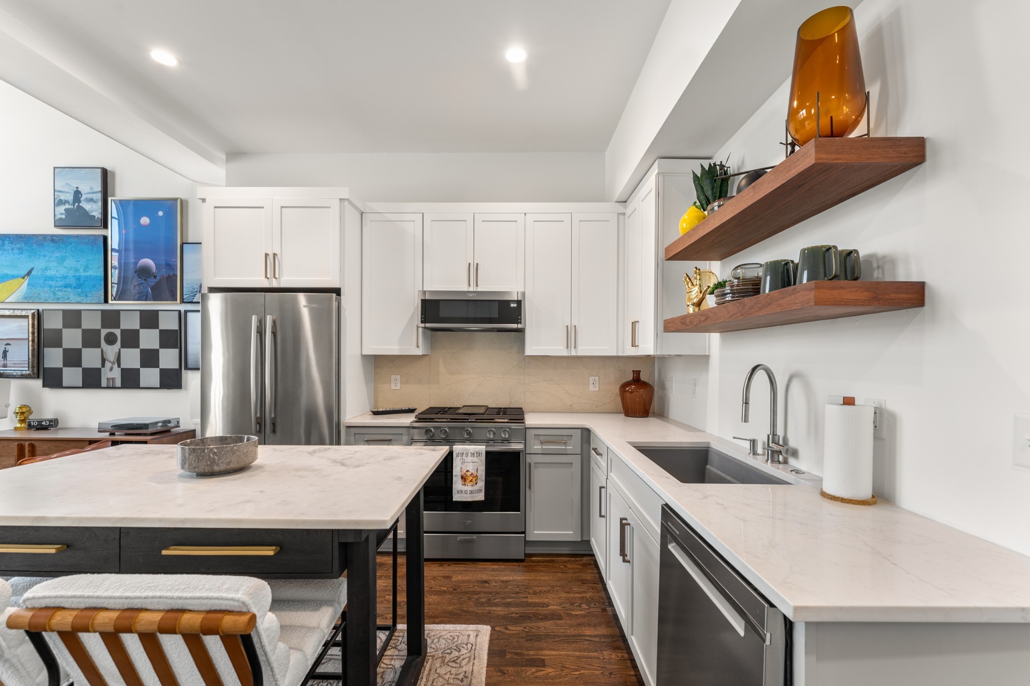 601 Madison St Unit: 210