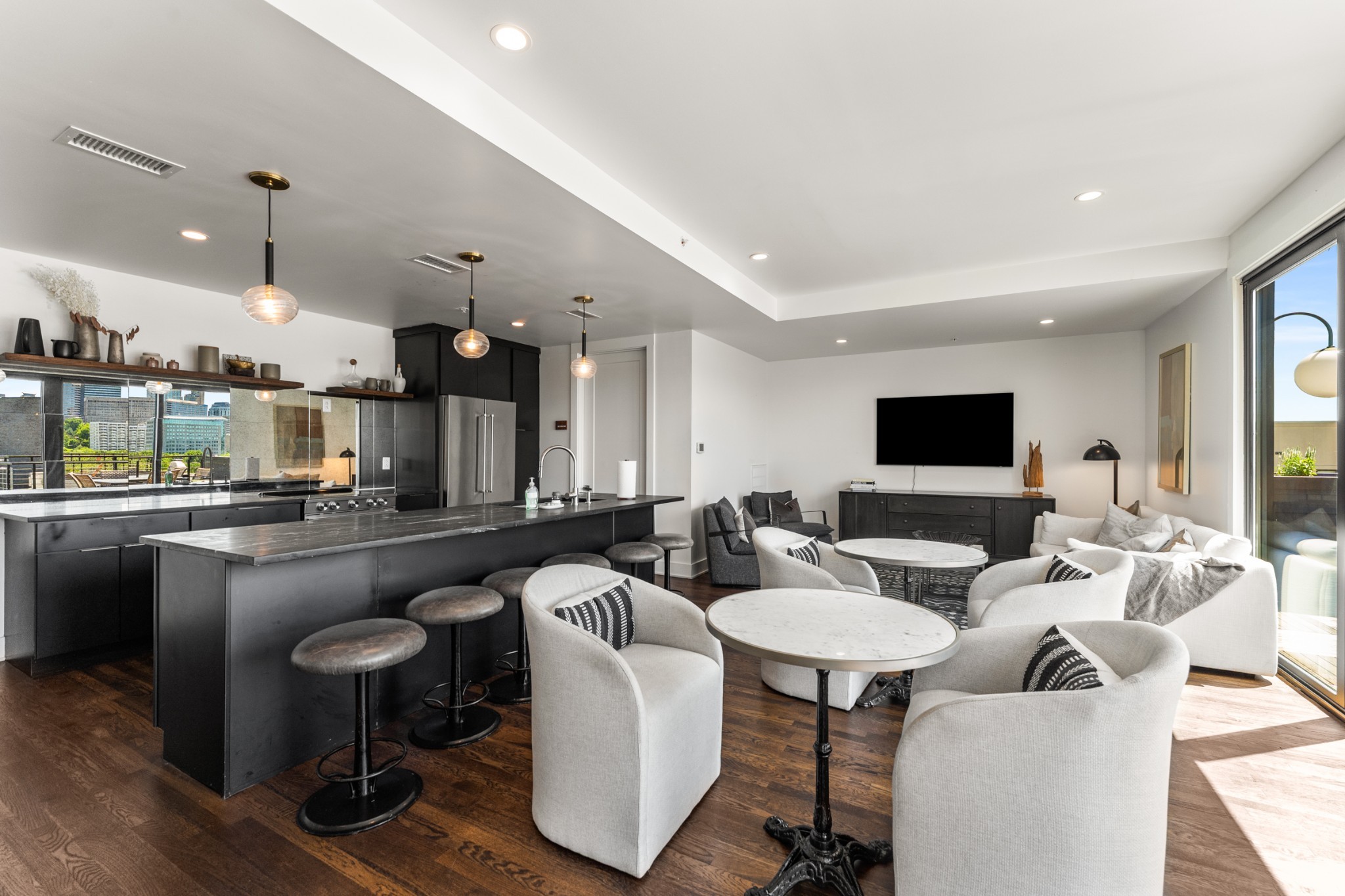 601 Madison St Unit: 210
