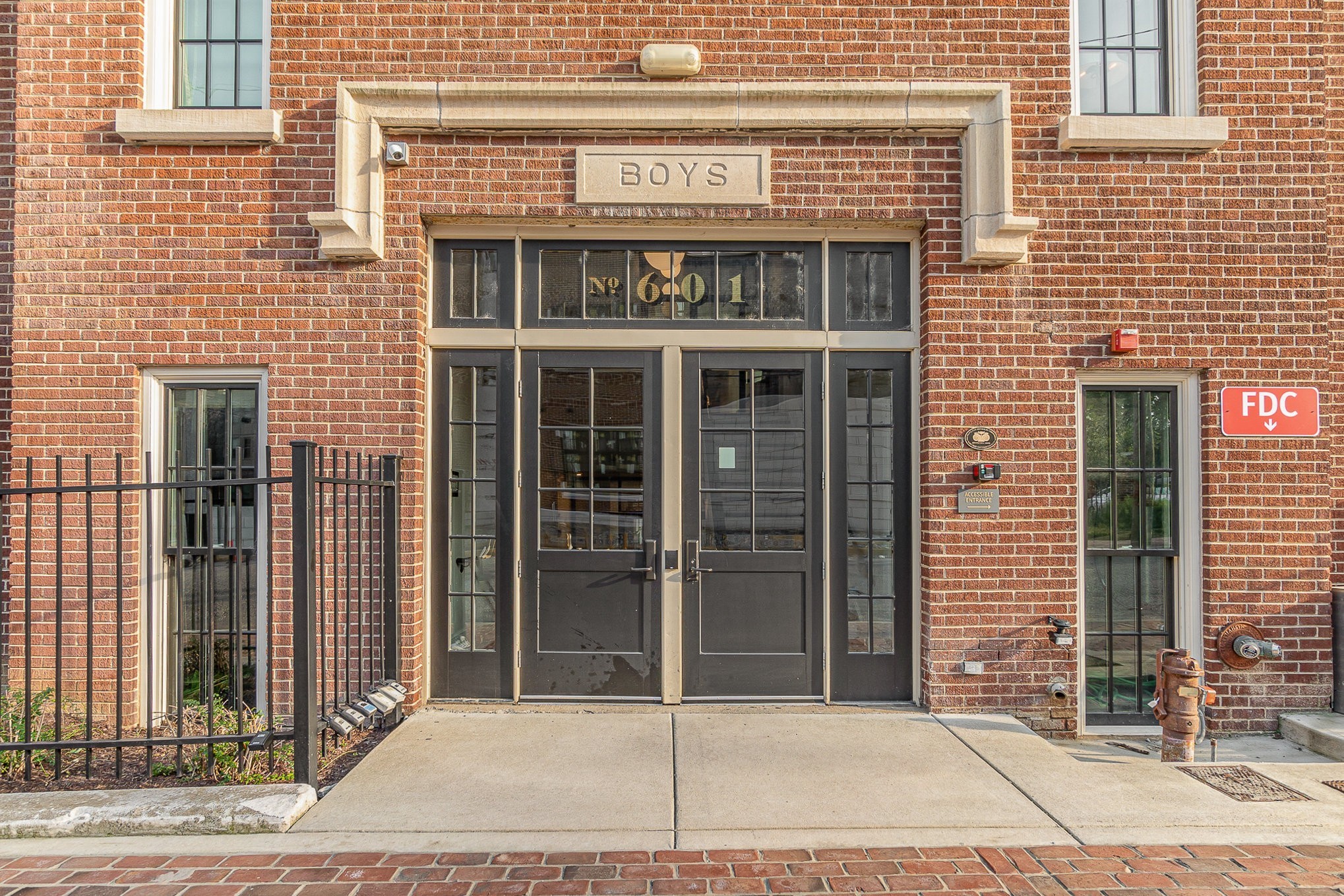 601 Madison St Unit: 210
