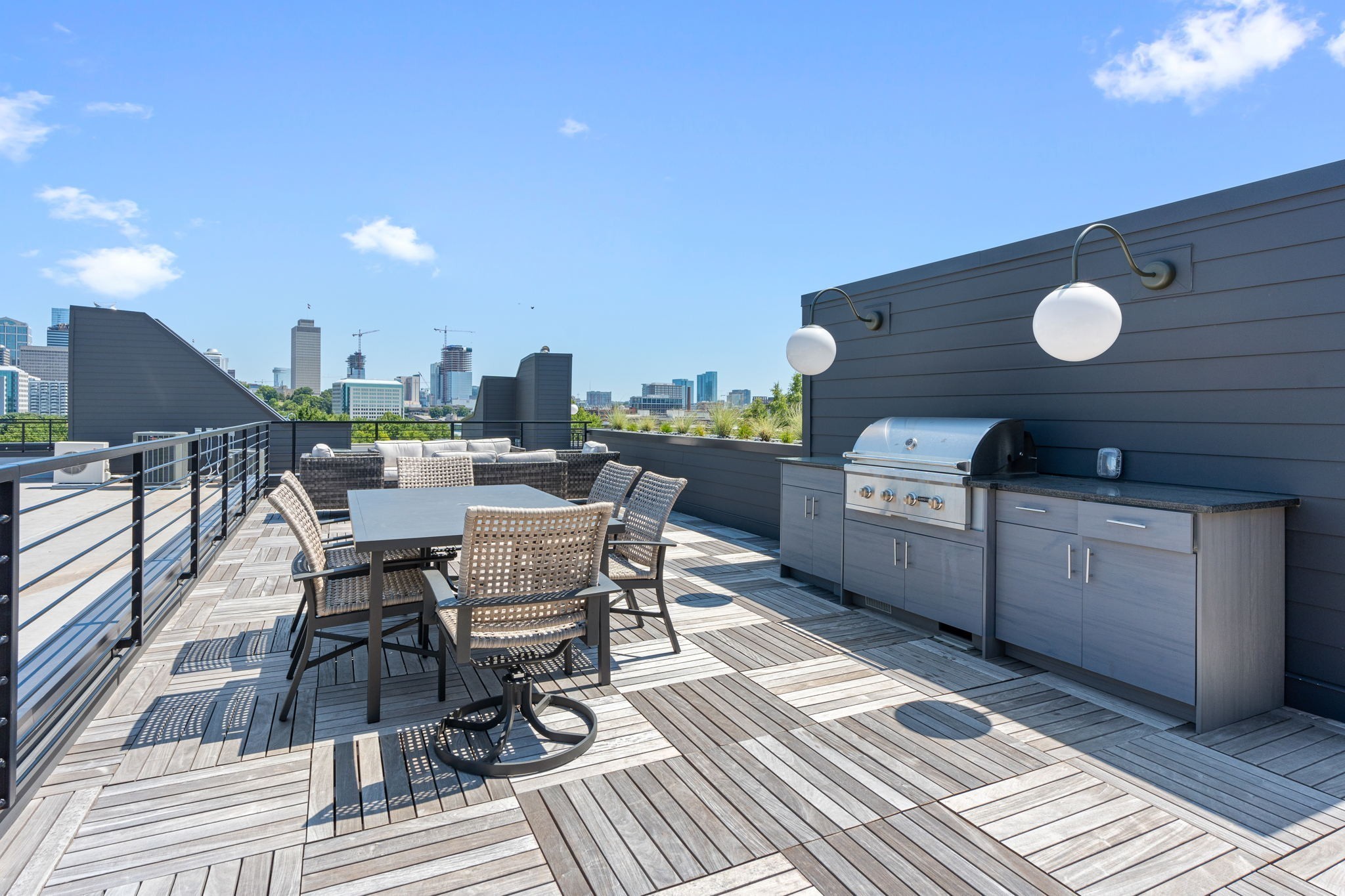 601 Madison St Unit: 210