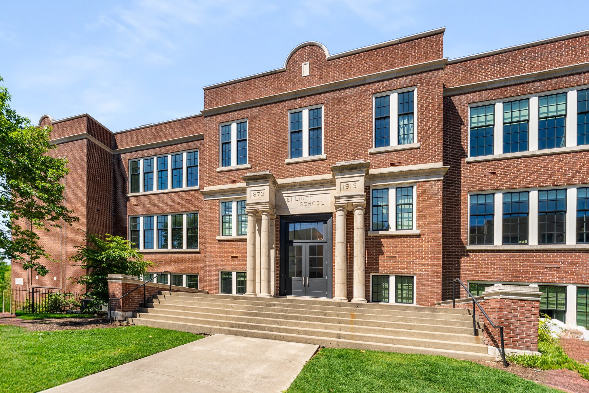 601 Madison St Unit: 210
