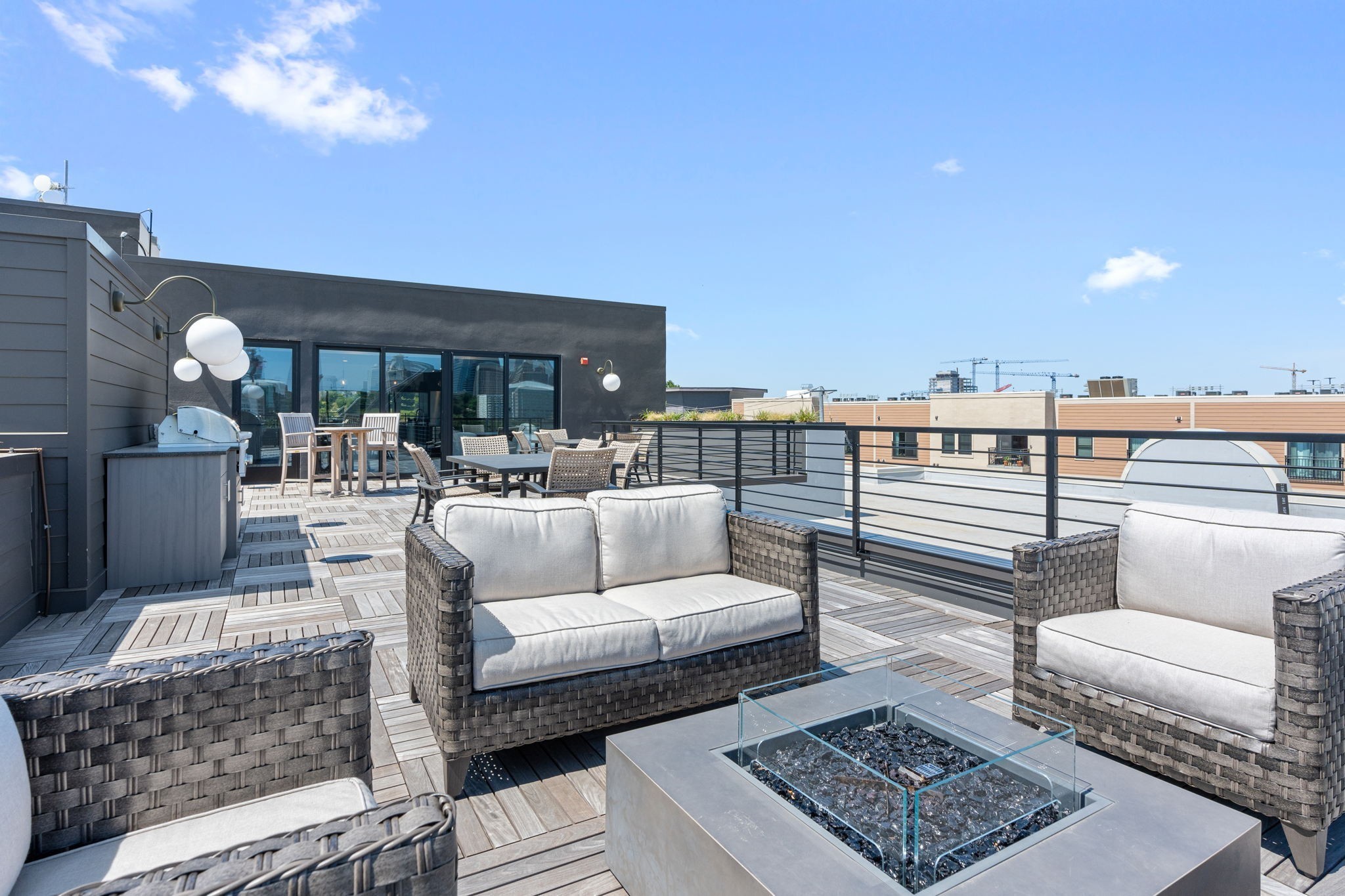 601 Madison St Unit: 210