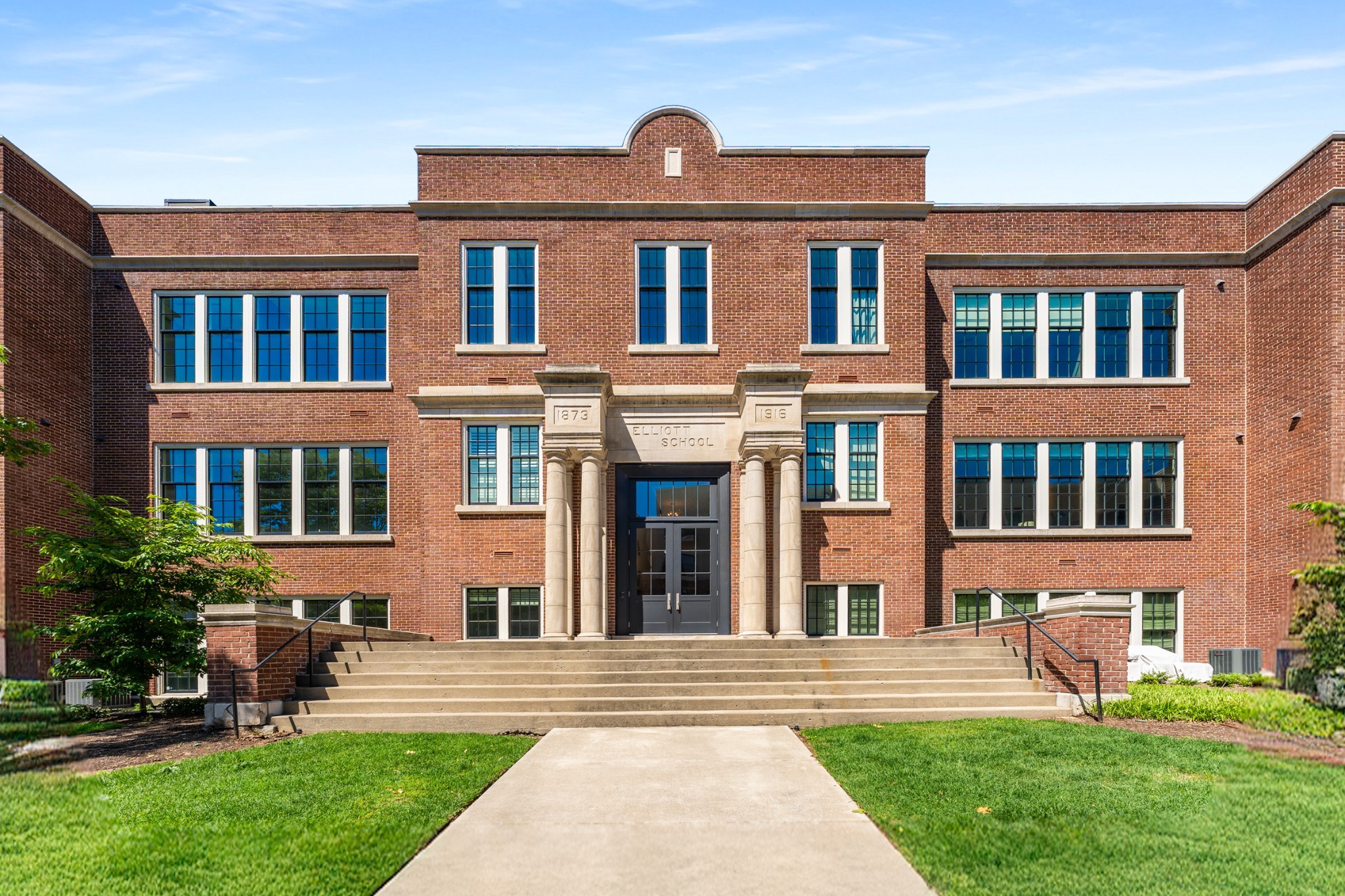 601 Madison St Unit: 210