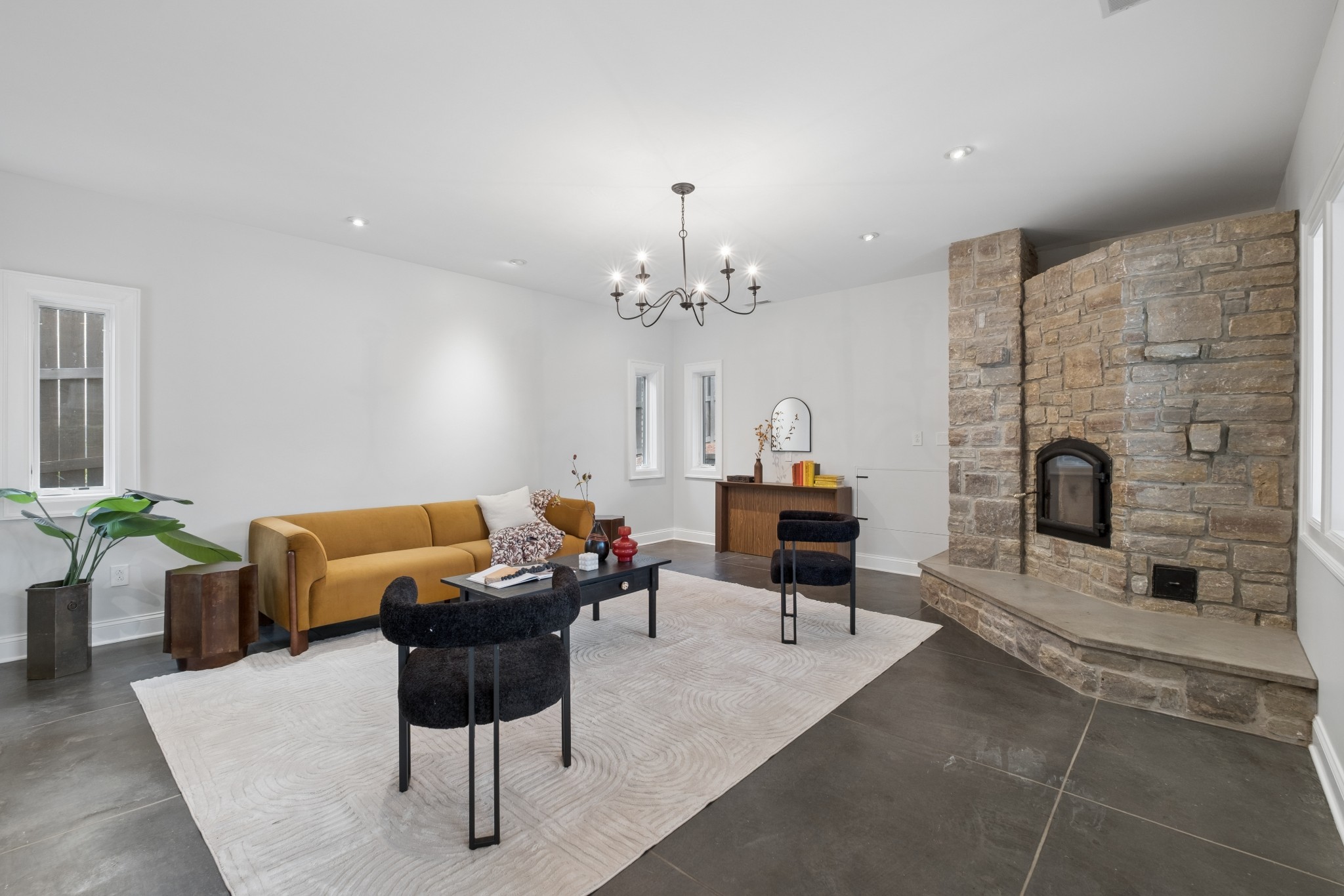 902 Marengo Ln