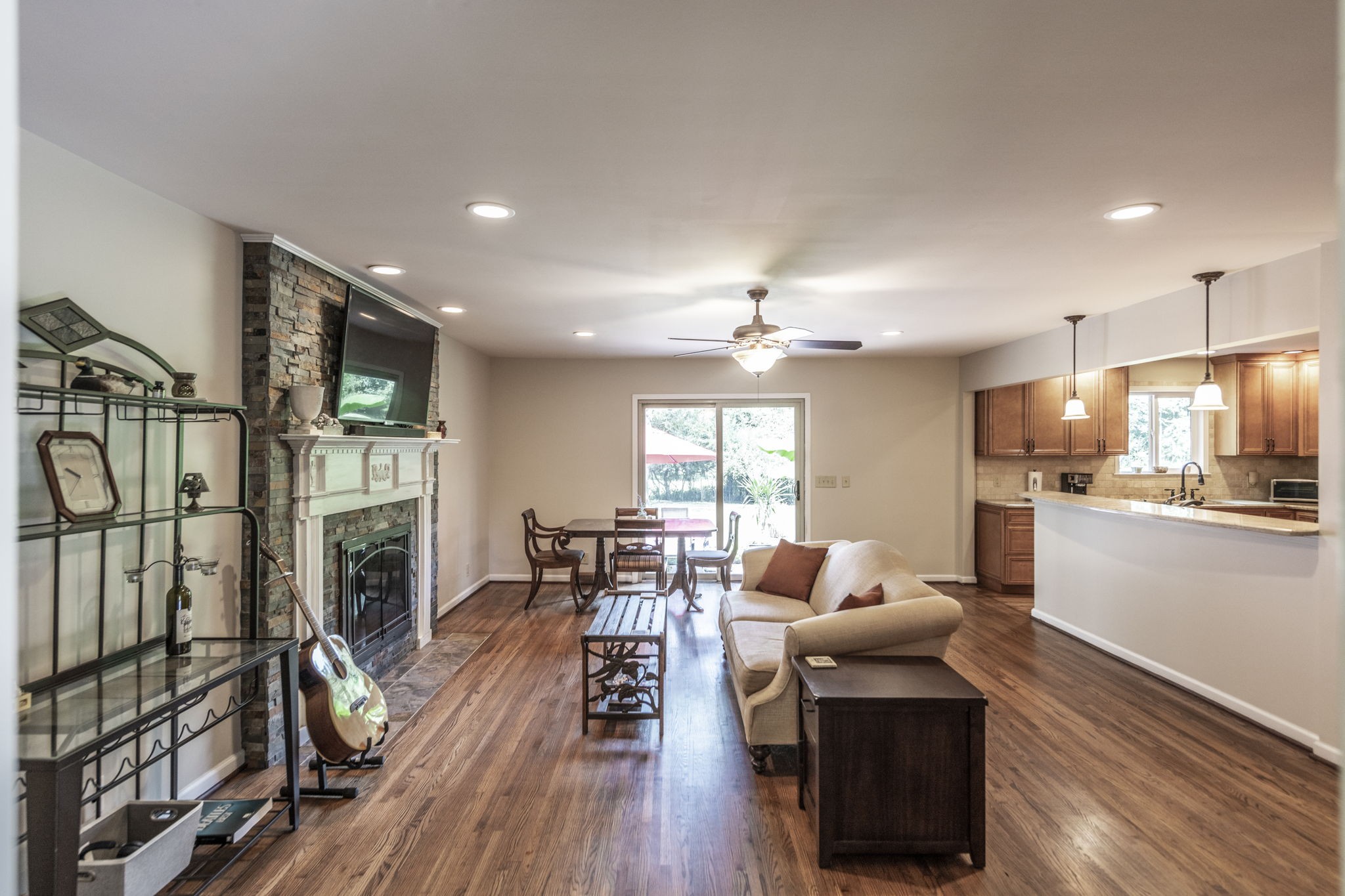 315 Raintree Dr